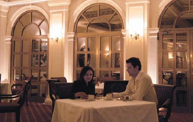 Safi Royal Luxury Valle San Pedro Garza Garcia Restaurang bild A restaurant in Tehran