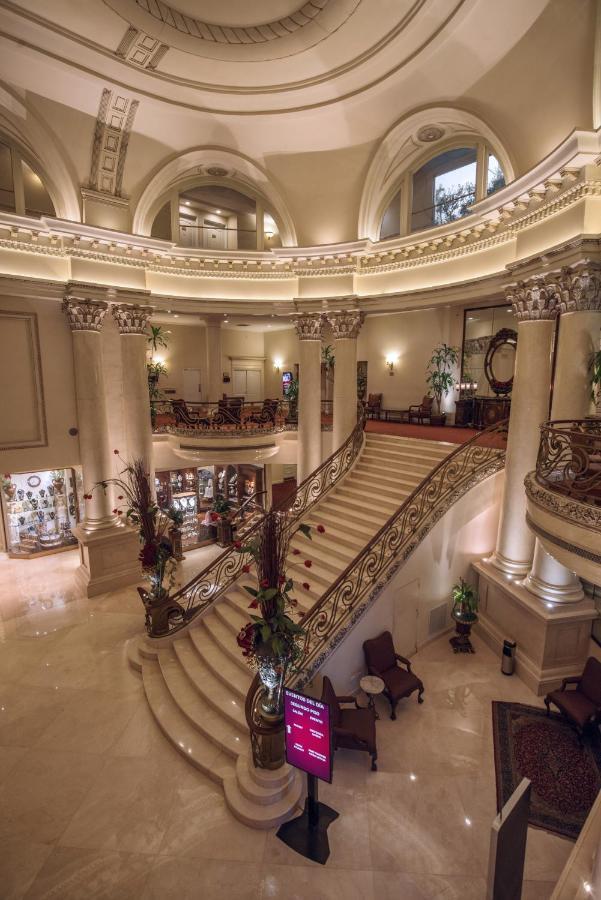 Safi Royal Luxury Valle San Pedro Garza Garcia Exteriör bild The lobby of the Four Seasons Hotel