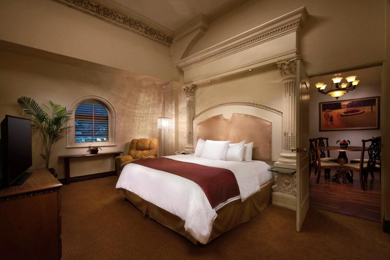 Safi Royal Luxury Valle San Pedro Garza Garcia Exteriör bild A guest room at the Wynn