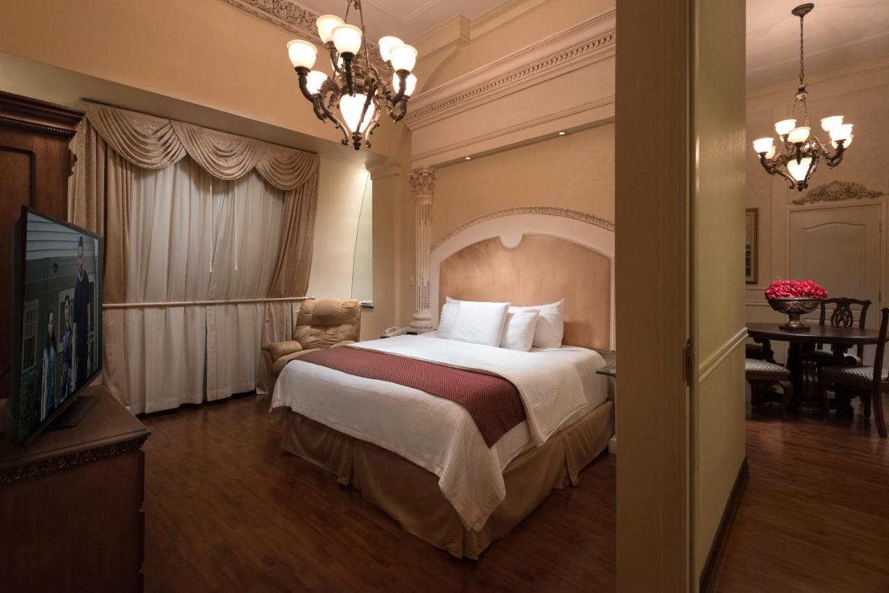 Safi Royal Luxury Valle San Pedro Garza Garcia Exteriör bild A bedroom at the hotel