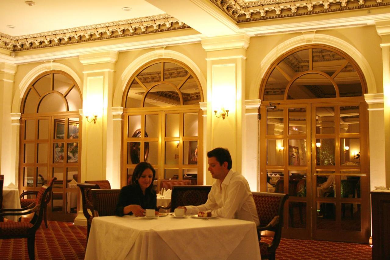 Safi Royal Luxury Valle San Pedro Garza Garcia Exteriör bild The lobby lounge