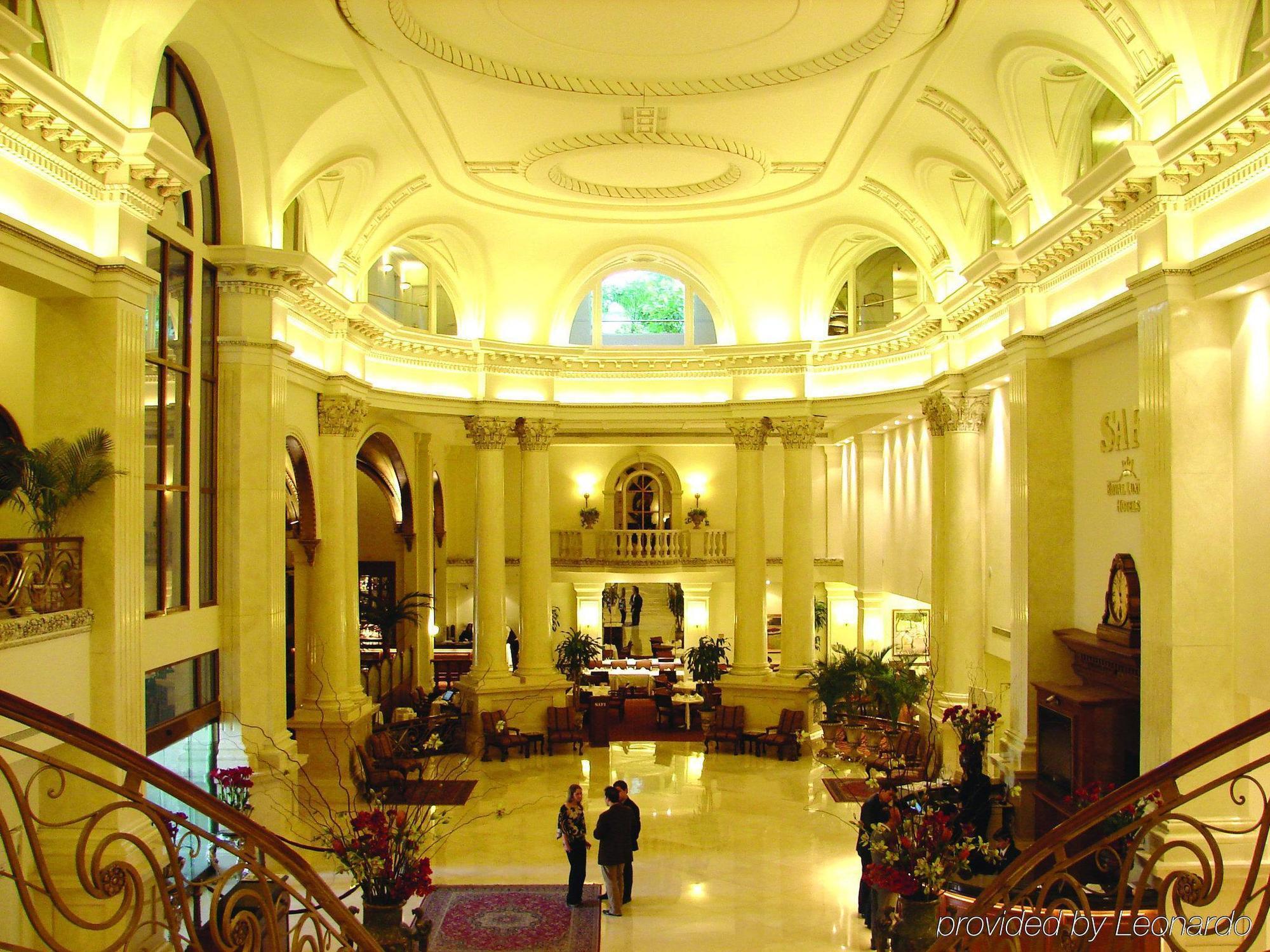 Safi Royal Luxury Valle San Pedro Garza Garcia Inreriör bild The lobby of the hotel