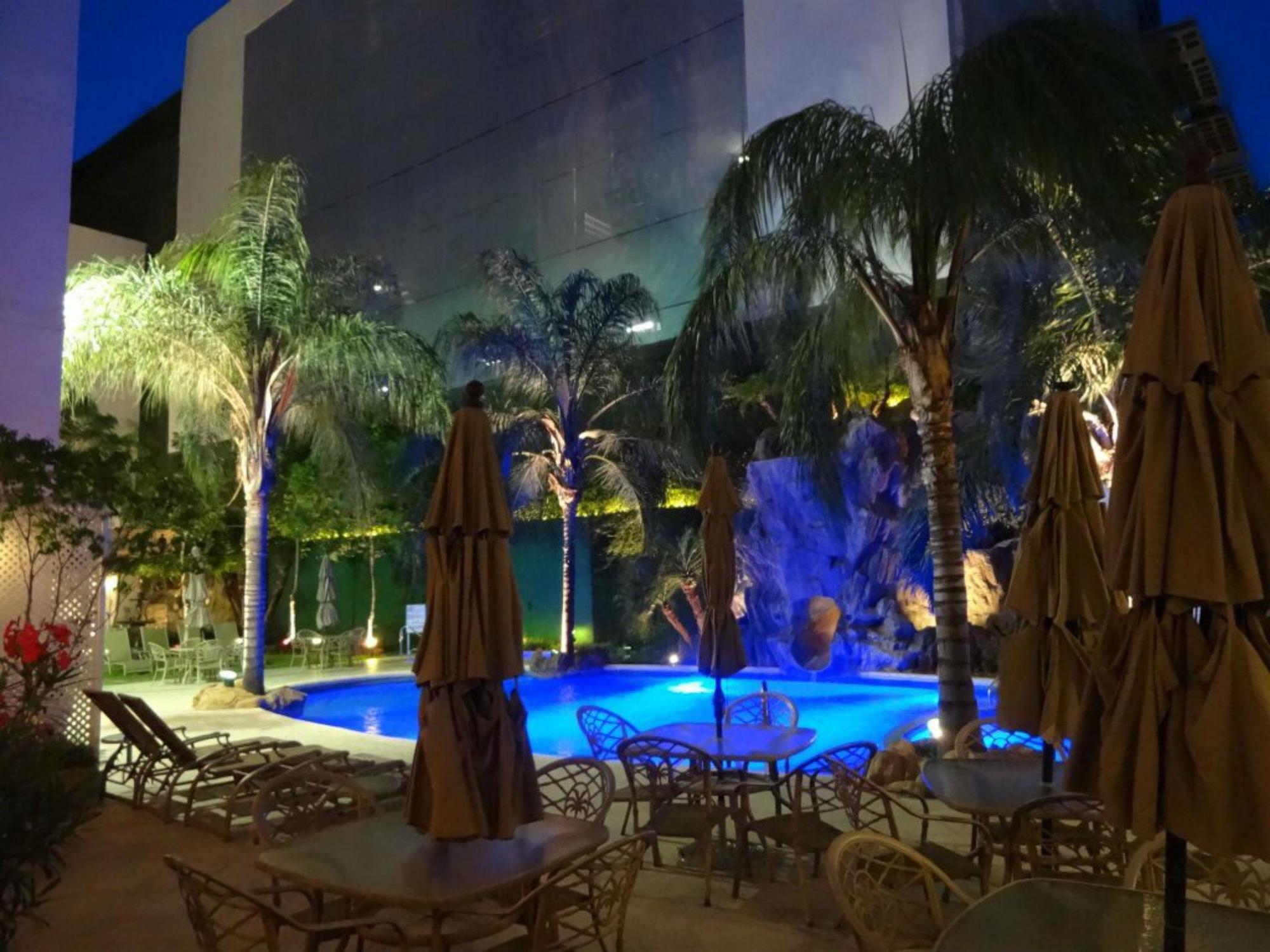 Safi Royal Luxury Valle San Pedro Garza Garcia Exteriör bild Hotel's pool