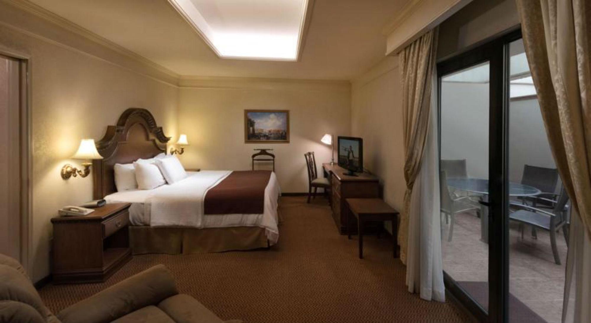 Safi Royal Luxury Valle San Pedro Garza Garcia Exteriör bild A room at the hotel