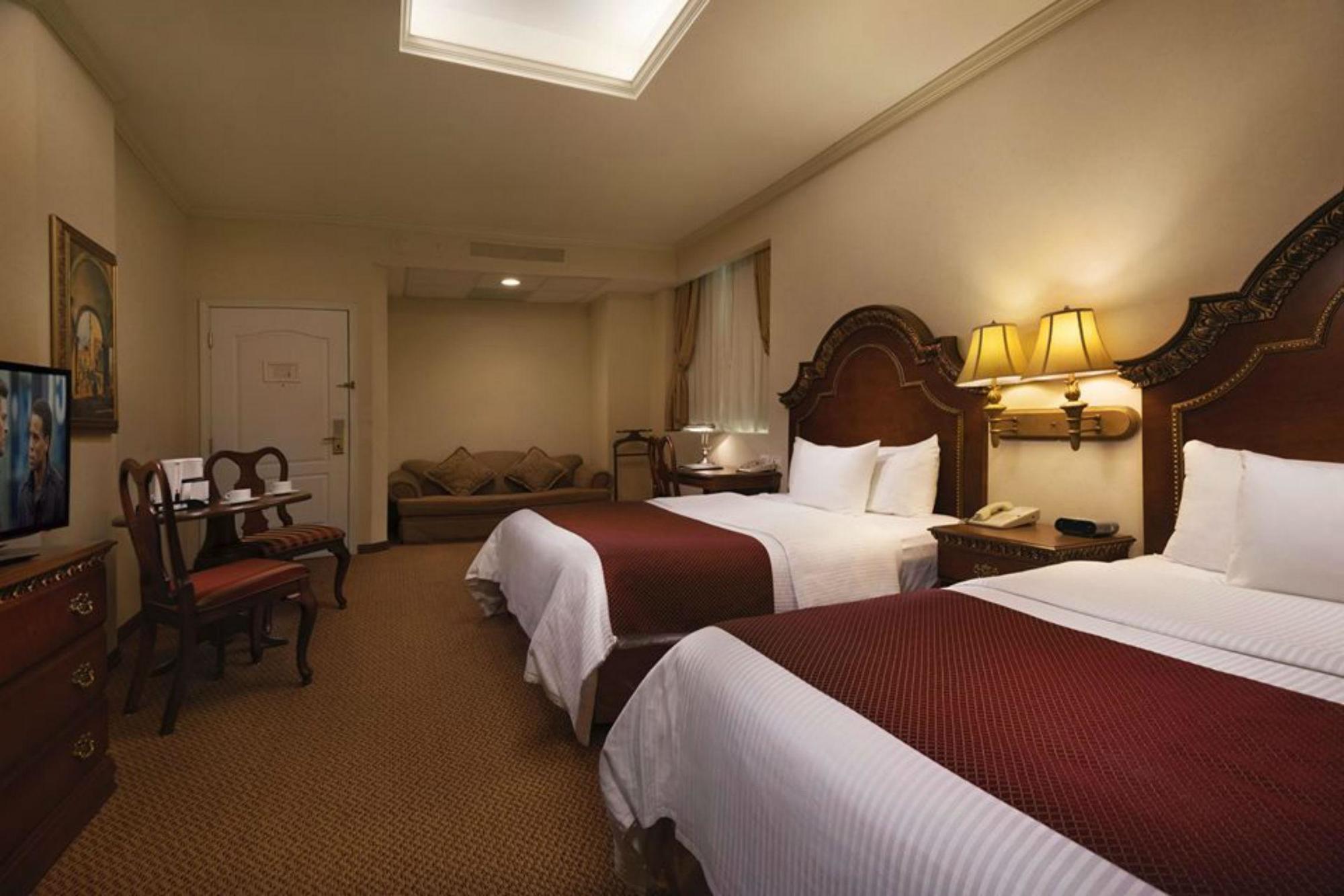Safi Royal Luxury Valle San Pedro Garza Garcia Exteriör bild A room at the Inn at the Opera